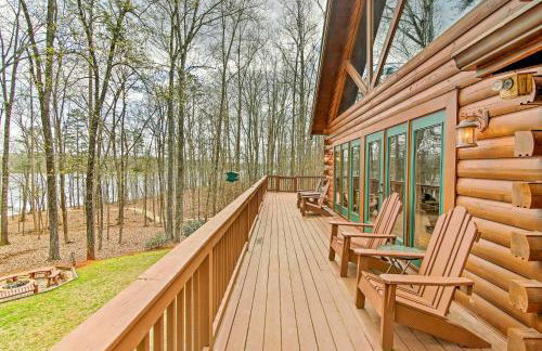 Lake Hartwell Lodge with Dock, Theater and Hot Tub! - Foto 31