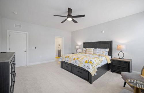 NEW Luxury Condo, Rooftop Terrace, EV Charger! - Foto 34