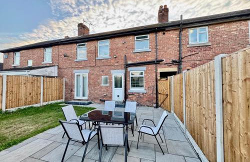 Modern 3 Bedroom Home - Free Driveway Parking - 6 Guests - Upstairs Bathroom and Downstairs WC - Foto 32