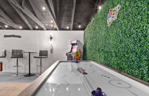 Game Room and Huge Yard with Fire Pit Yard Games and BBQ Near UE and Downtown - Foto 40