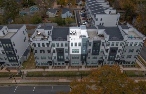 NEW Luxury Condo, Rooftop Terrace, EV Charger! - Foto 2