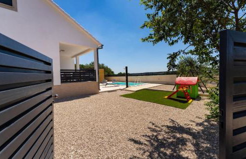 3 Bedroom Awesome Home In Rastevic - Foto 21