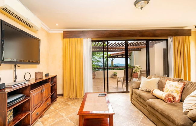 Hacienda-style Villa With Pool and Sweeping Ocean Views Above Potrero - Photo 26