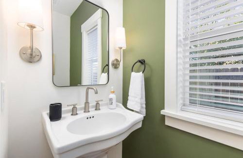 Disc Golf Getaway - Hot Tub, Soaking Tub, Games - Near Uptown - Foto 43