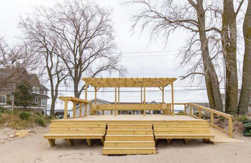 4 Bedroom Lakefront Home with Private Beach on Cedar Point Chaussee - Photo 56