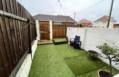 Central Location shops & beach - Photo 10