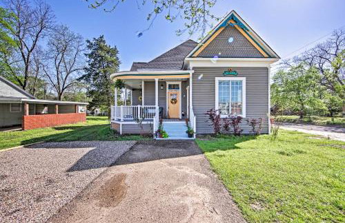 Renovated 'Carnegie Cottage' - Walk to Dtwn! - Foto 26