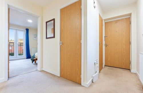 Balmoral Court -Sleeps 6 - Free Parking with Workspace - Balcony & High-Speed WiFi - Foto 30