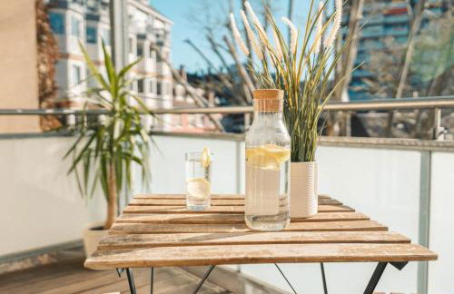 K15 Cozy, Unique & Spacious 3-Room Apartment with Balcony or Single Room by LIPA - Foto 5