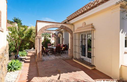 Infinity pool mansion by Costarentals - Ref 85 - Photo 46