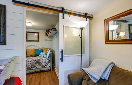 Fireside Relaxation Pet-Friendly Whittier Getaway - Foto 16