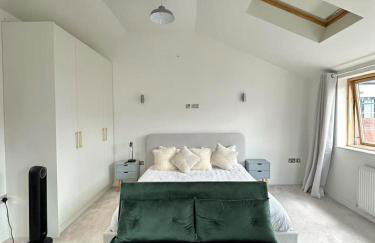 Spacious 4BR 4BA gated townhouse with balconies, Central JQ - Foto 22