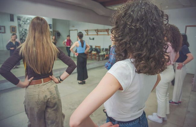 1 Hour Flamenco Class Experience in Granada - Photo 1