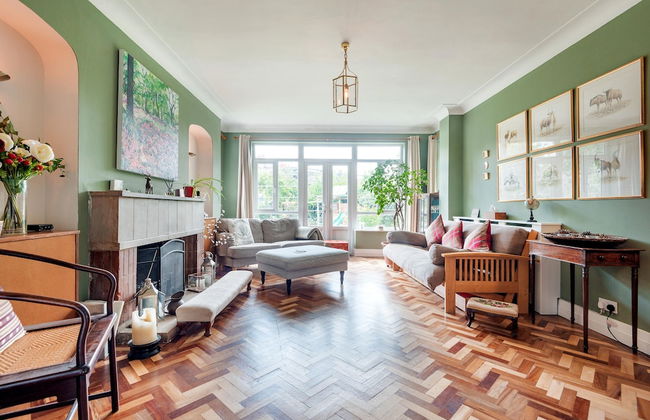 Majestic Home With Beautiful Garden in North West London by Underthedoormat - Foto 15