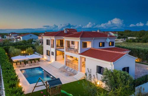 Luxury Villa Primavera Sukosan with Heated Pool - Foto 1