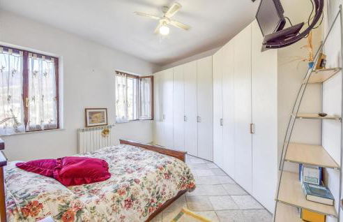 2 Bedroom Awesome Home In Vado Ligure - Foto 4