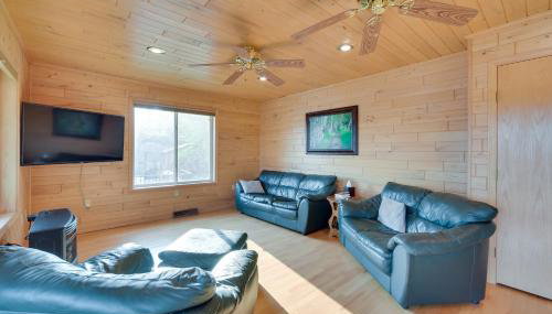 Lakefront Birchwood House with Deck and Fire Pit! - Foto 4