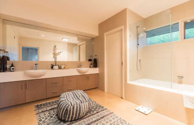 Hamptons Inspired Luxury - Photo 10