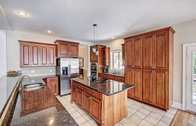 Family Lake House Retreat by Avantstay Sleeps 28 - Foto 17