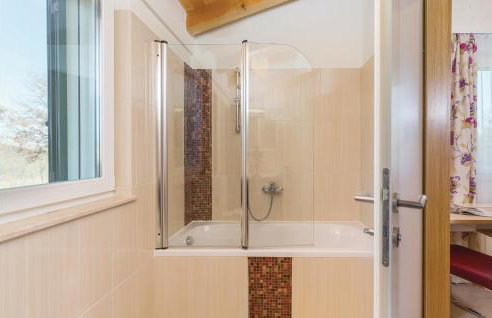 Gorgeous Home In Rezanci With Jacuzzi - Foto 38