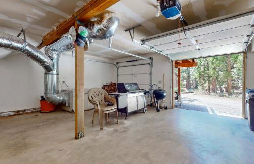 Sierra Nevada Hideaway Cabin with Deck, Mtn Views - Foto 19