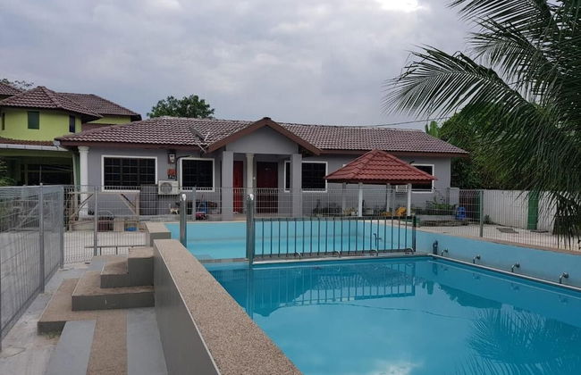 Mri Homestay Sg Buloh - 2 Br House With Centralised Private Pool - Foto 1