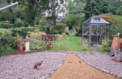 Stunning 3BD Victorian House in Bramhall Village - Photo 27