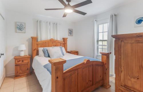 Waterfront Home with Pool by Next Step Property Management - Foto 24