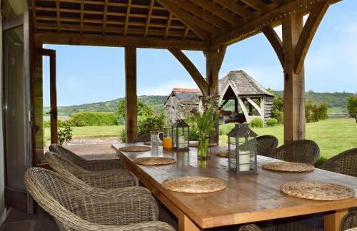 Luxury Spacious Country Home w/ Mountain Views - Photo 32