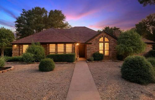 3-BD 2-BA Frisco Getaway - Backyard Patio BBQ - Foto 43