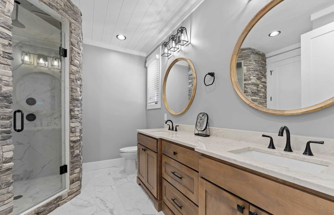 Blue Heron & Gray Fox by Avantstay 2 Lakefront Homes, Sleeps 44 Pool, Dock, Theater - Foto 27