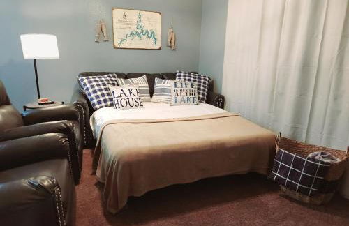 Cozy Lakeside Getaway - Outdoor Theater - Free Early Check-In- 4min to Silver Dollar City - Foto 32