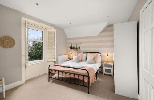 Gilmore House - 5 Bedroom Victorian Home with Hot Tub - Photo 11