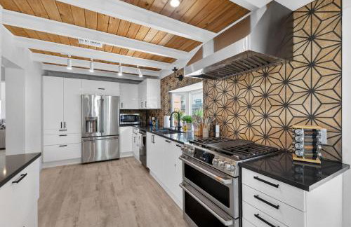 Blue Lagoon Hideaway 3BR Coastal Chic Retreat - Foto 10