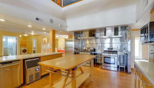 Huge Kitchen and Open Interior Pueblo Group Getaway - Foto 3