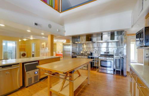 Huge Kitchen and Open Interior Pueblo Group Getaway - Foto 3