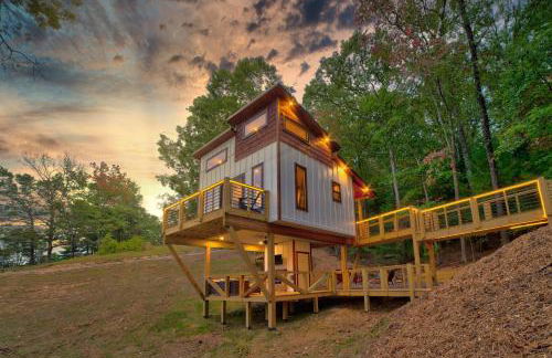 Cozy Treehouse w Hot Tub, Fire Pit, Pet Friendly, Lake Access - Photo 22