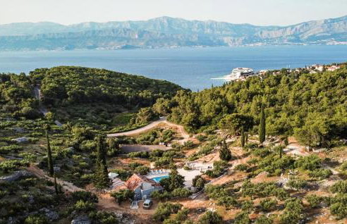 Cozy Home In Postira With Wifi - Photo 1