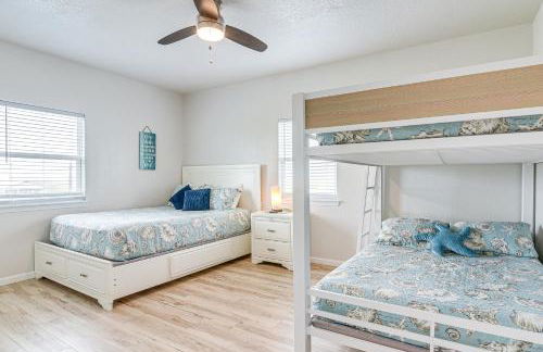 2 Decks, Patio and Views Beachfront Texas Retreat - Photo 21