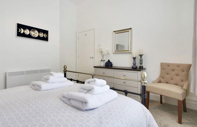 Stylish Large 1-bed Apartment in Tunbridge Wells - Photo 3