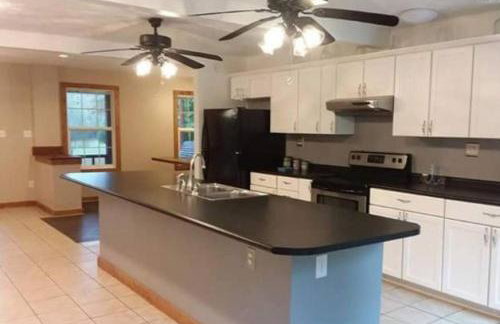 The Bunkhouse - 3 BR, 2 BA Deluxe Cabin - Foto 9