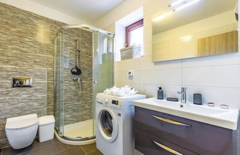 Gorgeous Home In Peruski With Wifi - Foto 17