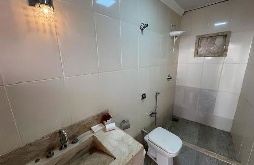 Espaçosa casa próxima ao Centro - Foto 73