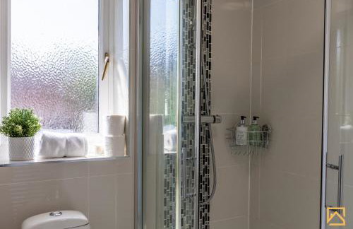 Cosy 5 bedroom house - Central By Valore Property Services - Photo 16