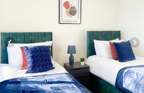 The Felix Apartments - 3 Bedrooms - FREE Parking - Close to train station - Photo 29