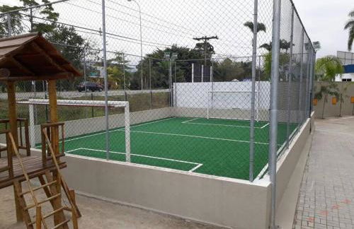 Apto em Ubatuba divisa com a Praia de Itagua e facil acesso as praias fica ao lado do Atacado Tenda na rodovia Rio Santos - Foto 31