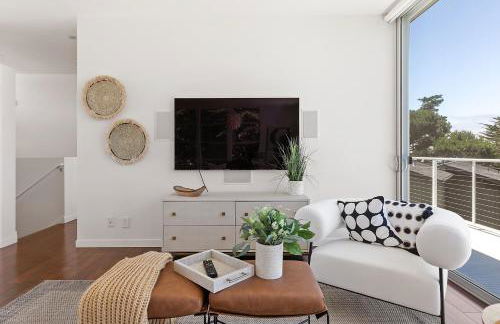 Marbella Lane - Cozy and Eccentric Design Home - Photo 5