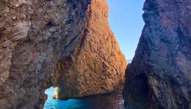 Vous passerez par d'imposantes formations rocheuses