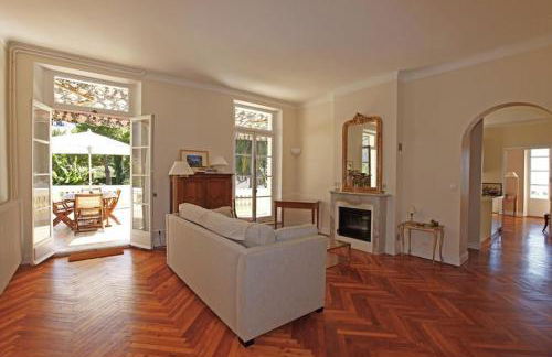 PALMERAIE - Magnifique appartement d'époque avec Vue Mer 4 personnes avec terrasse Le Port Nice - Photo 10