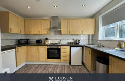 Spacious Townhouse with Garden - Photo 5